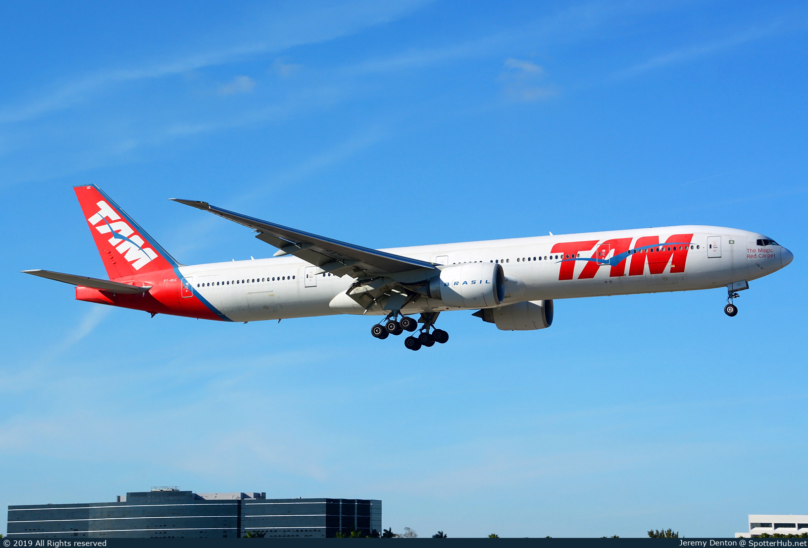 Photo of PT-MUC - Boeing 777-32W(ER) operated by TAM Linhas Aéreas