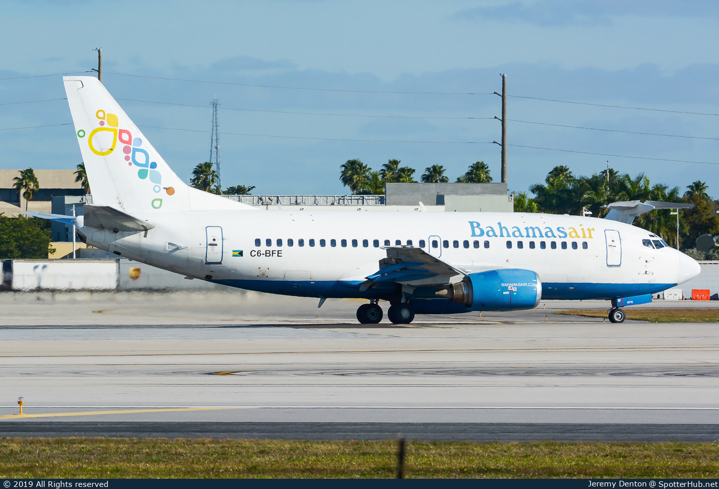 Photo of C6-BFE - Boeing 737-5H6 operated by Bahamasair