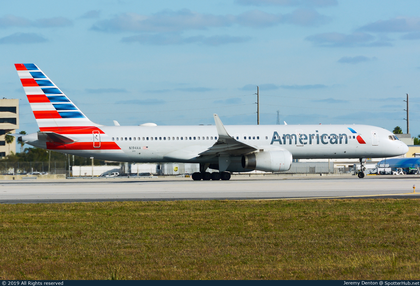 Photo of N194AA - Boeing 757-223 operated by American Airlines