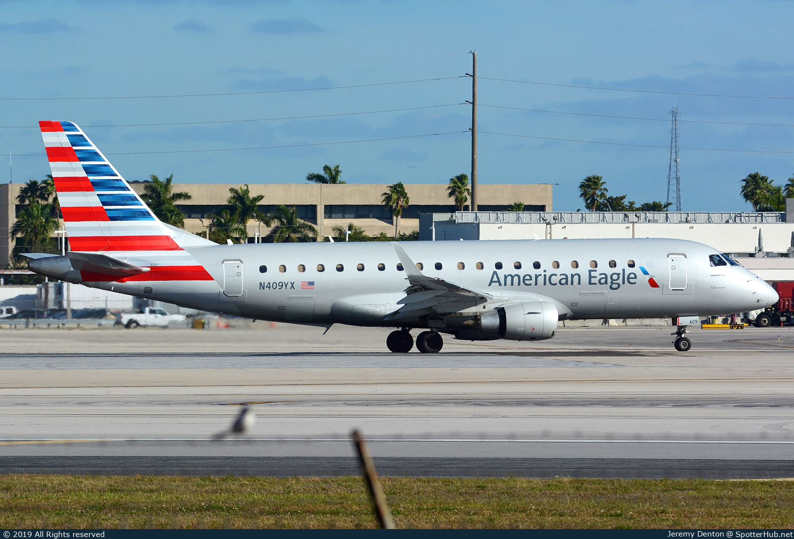 Photo of N409YX - Embraer ERJ-175LR operated by American Eagle (opb Republic Airways)