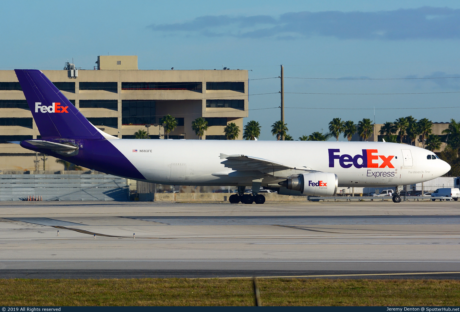 Photo of N683FE - Airbus A300F4-605R operated by FedEx
