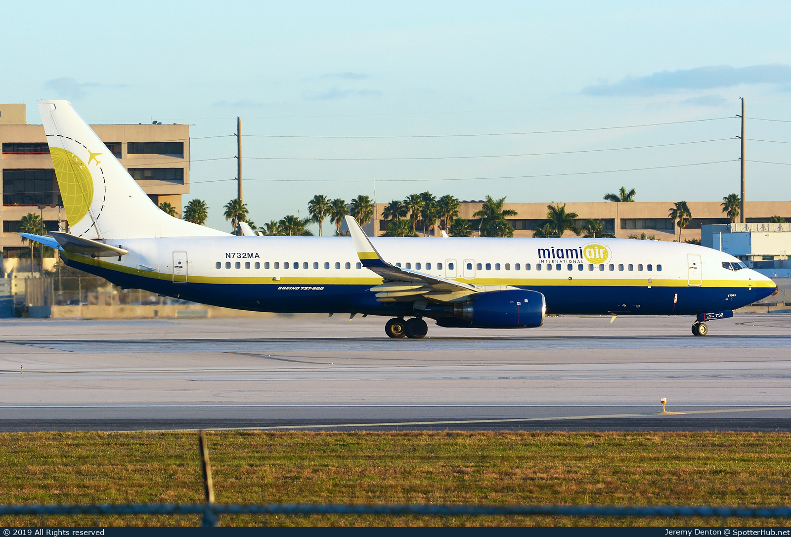 Photo of N732MA - Boeing 737-81Q operated by Miami Air International