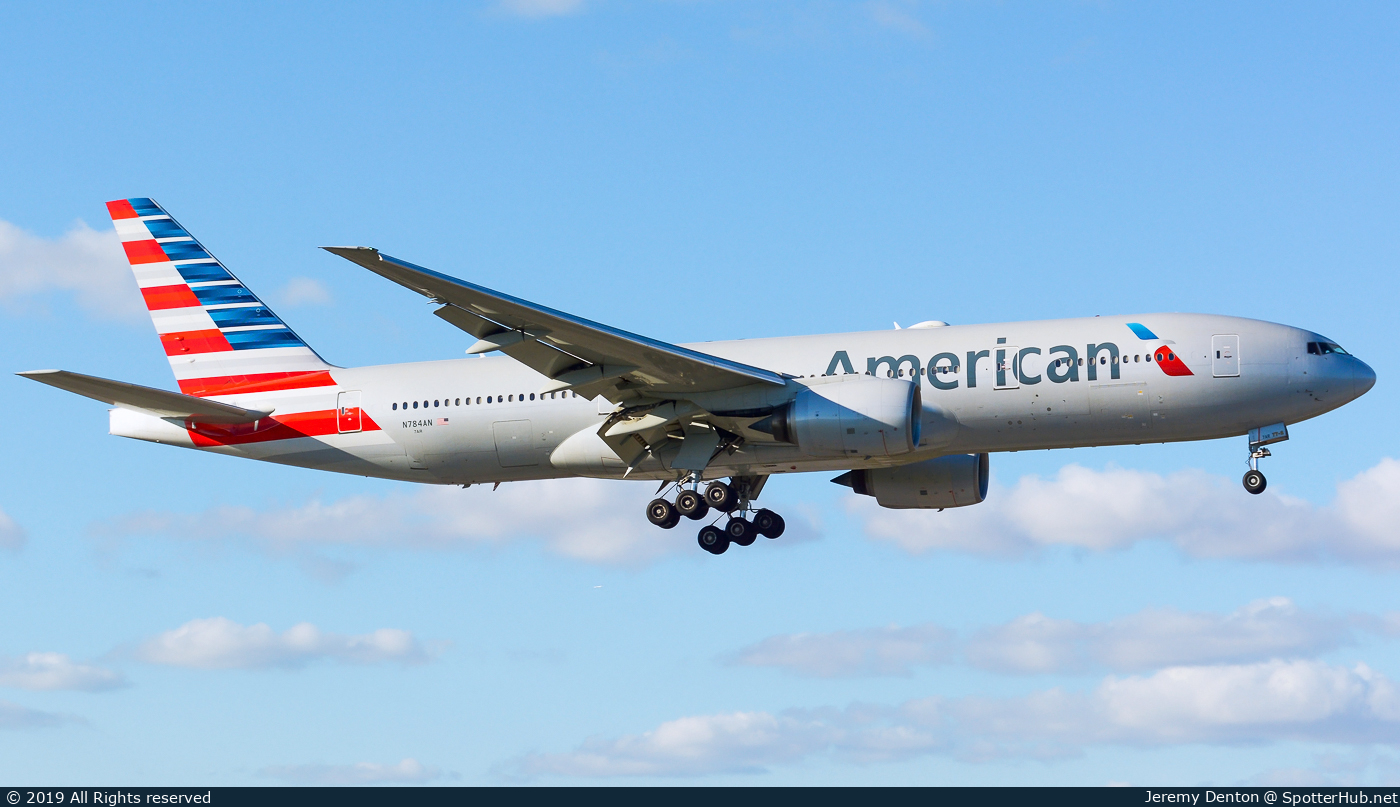 Photo of N784AN - Boeing 777-223(ER) operated by American Airlines
