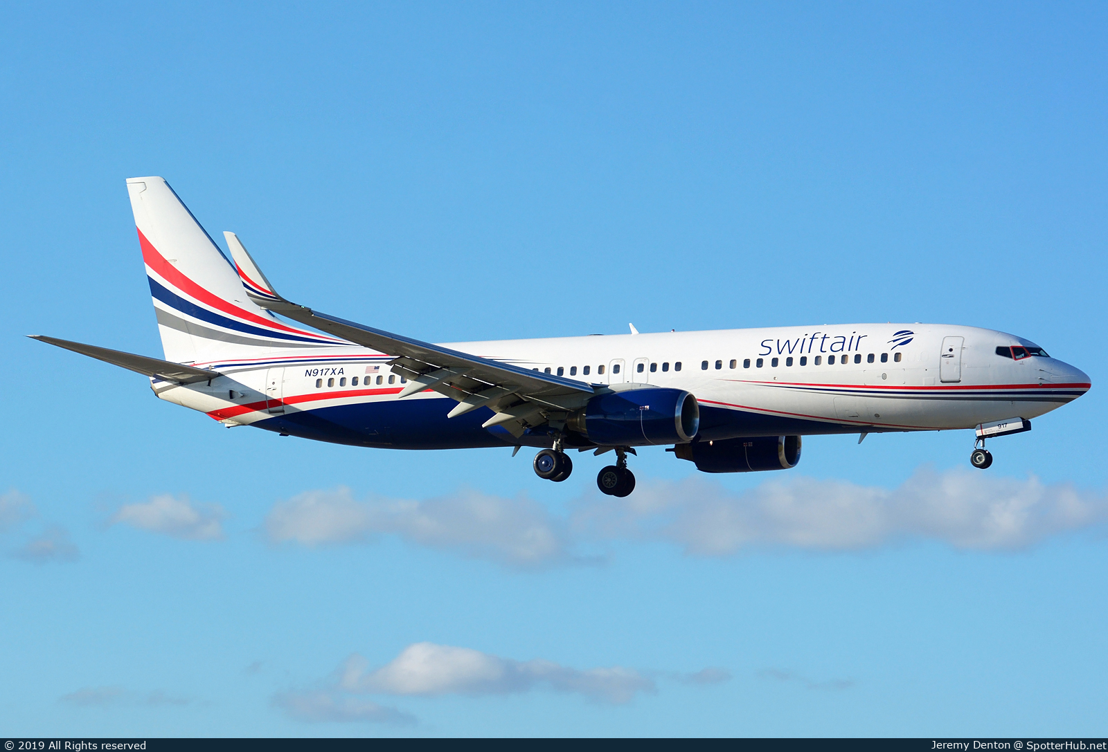 Photo of N917XA - Boeing 737-86J operated by Swift Air