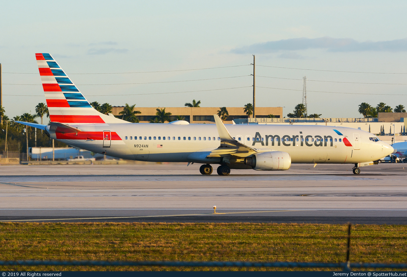Photo of N924AN - Boeing 737-823 operated by American Airlines