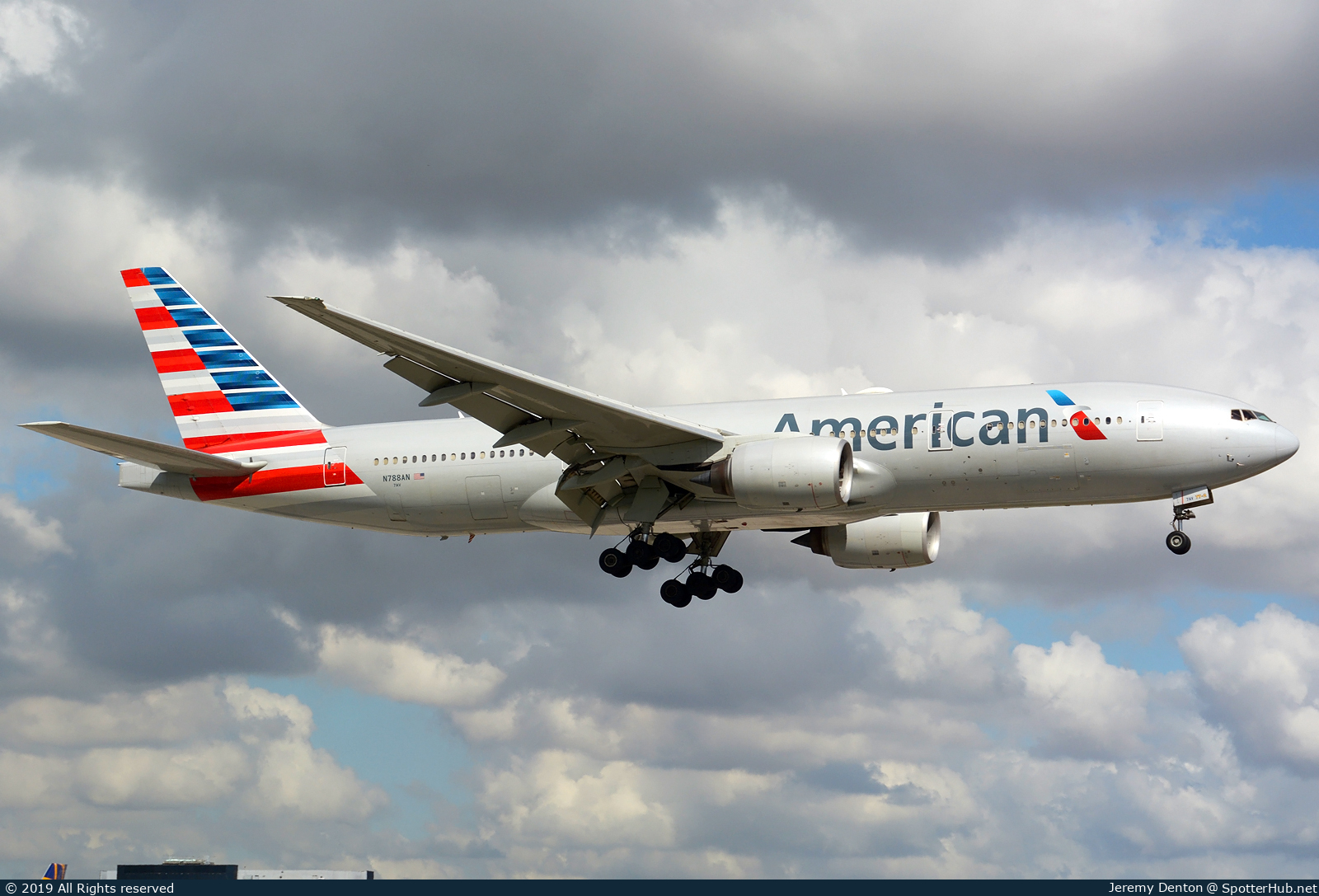 Photo of N788AN - Boeing 777-223(ER) operated by American Airlines
