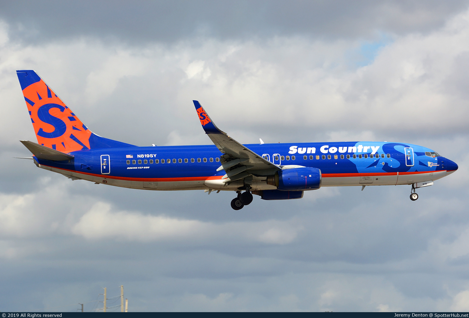 Photo of N819SY - Boeing 737-86N operated by Sun Country Airlines