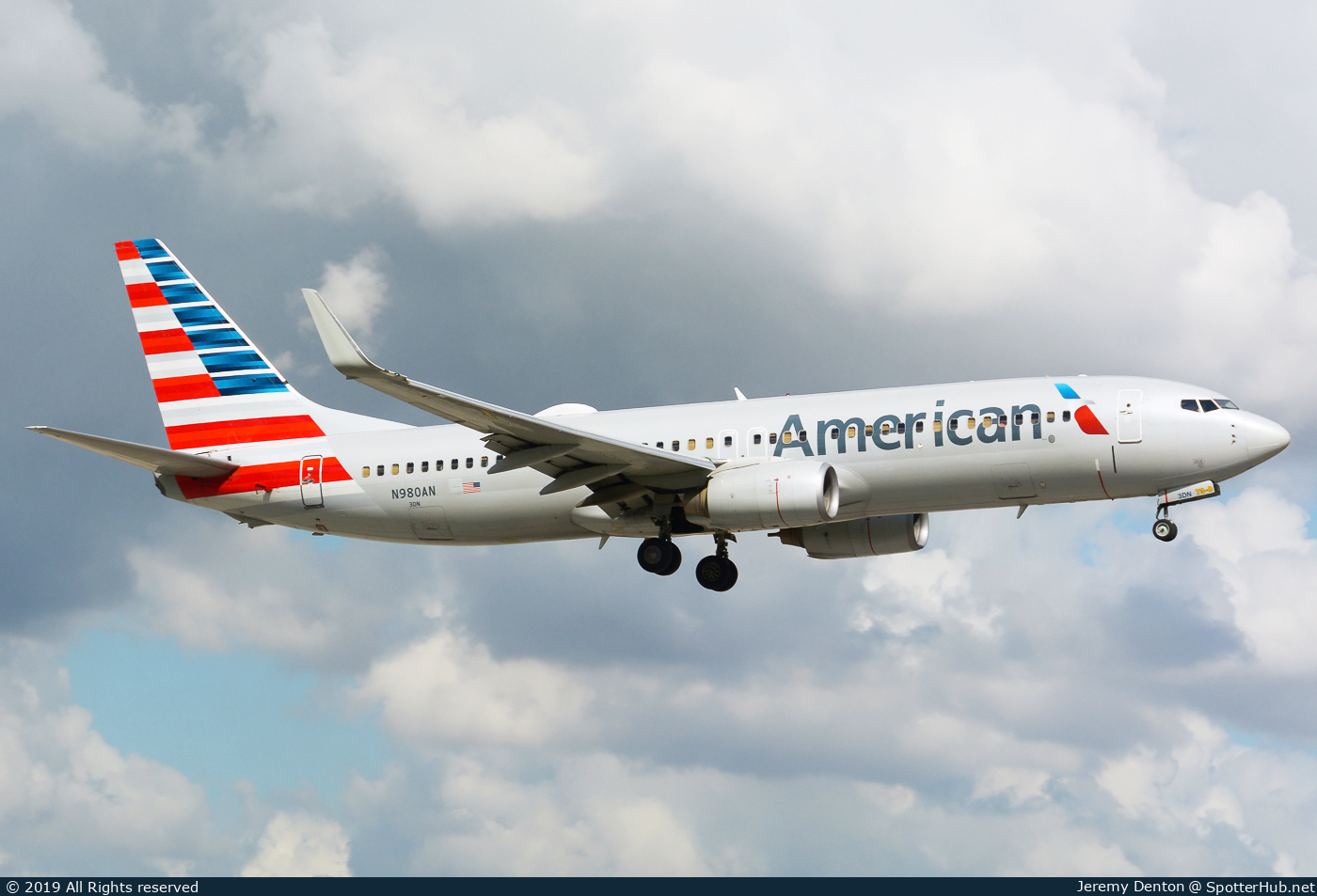 Photo of N980AN - Boeing 737-823 operated by American Airlines