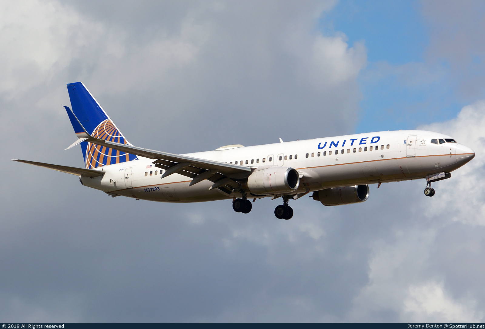 Photo of N37293 - Boeing 737-824 operated by United Airlines