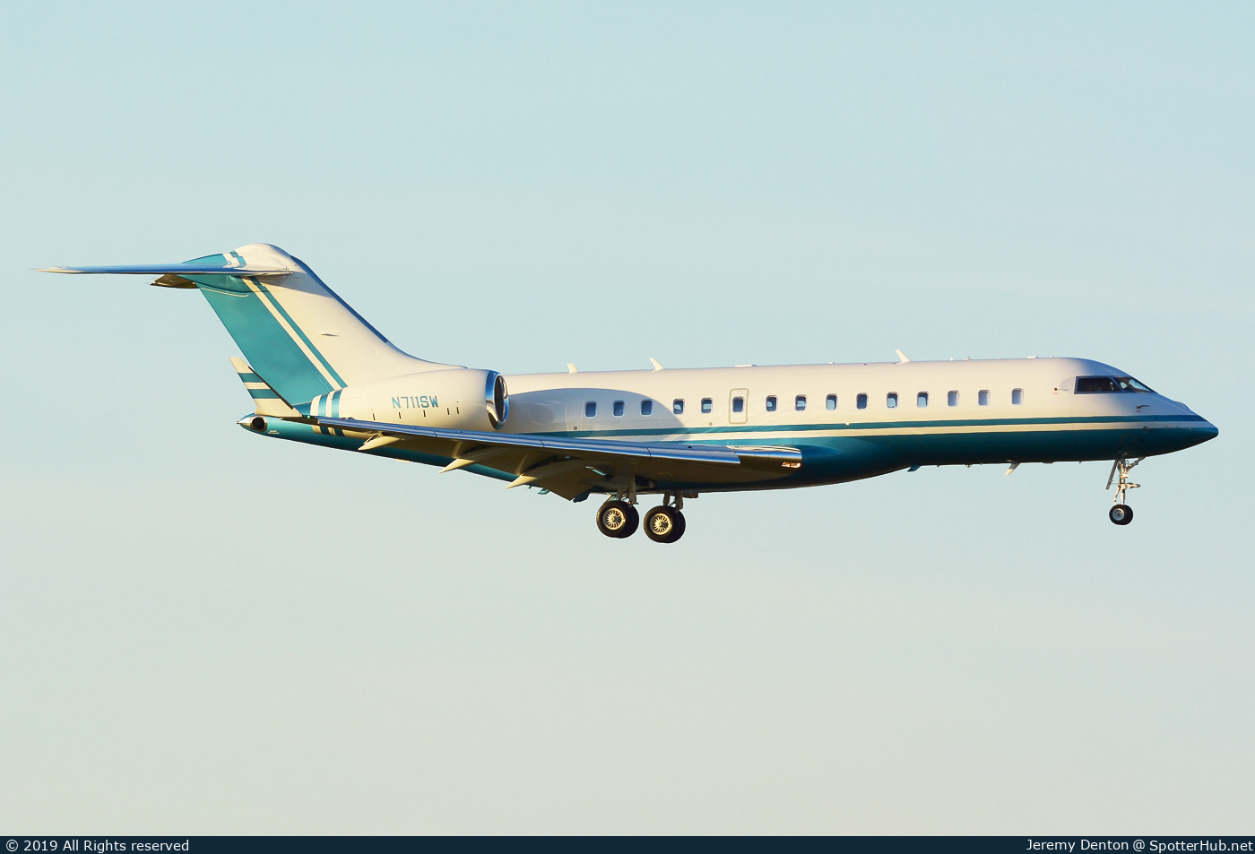 Photo of N711SW - Bombardier Global 6000 operated by Solairus Aviation