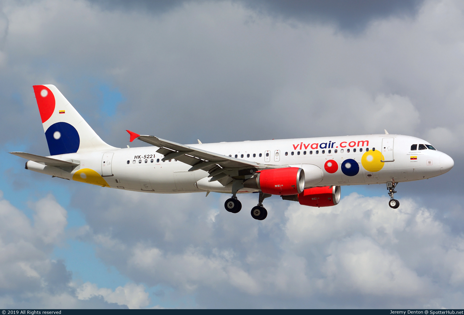 Photo of HK-5221 - Airbus A320-214 operated by Viva Air Colombia
