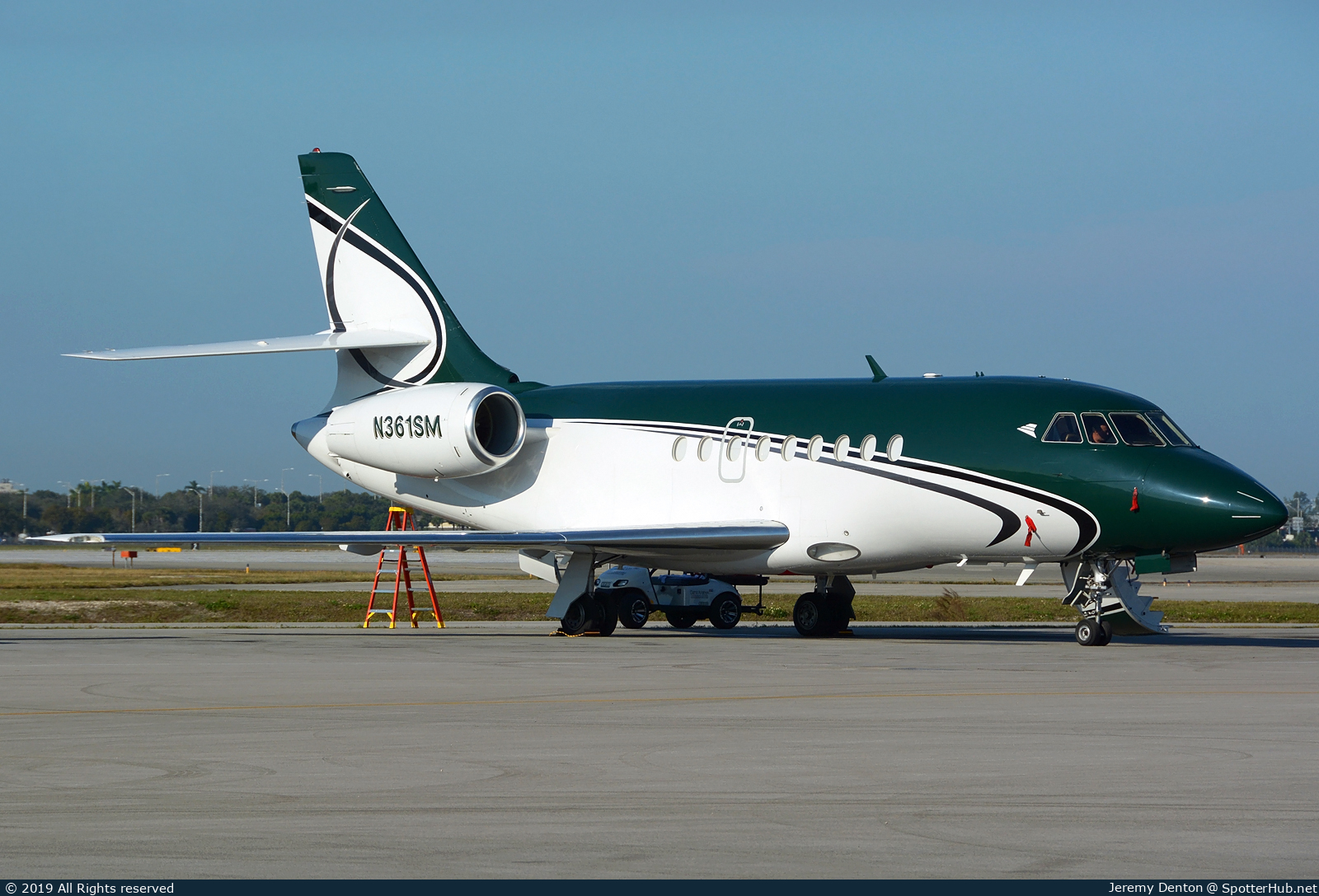 Photo of N361SM - Dassault Falcon 2000 operated by Dumont Aircraft Charter