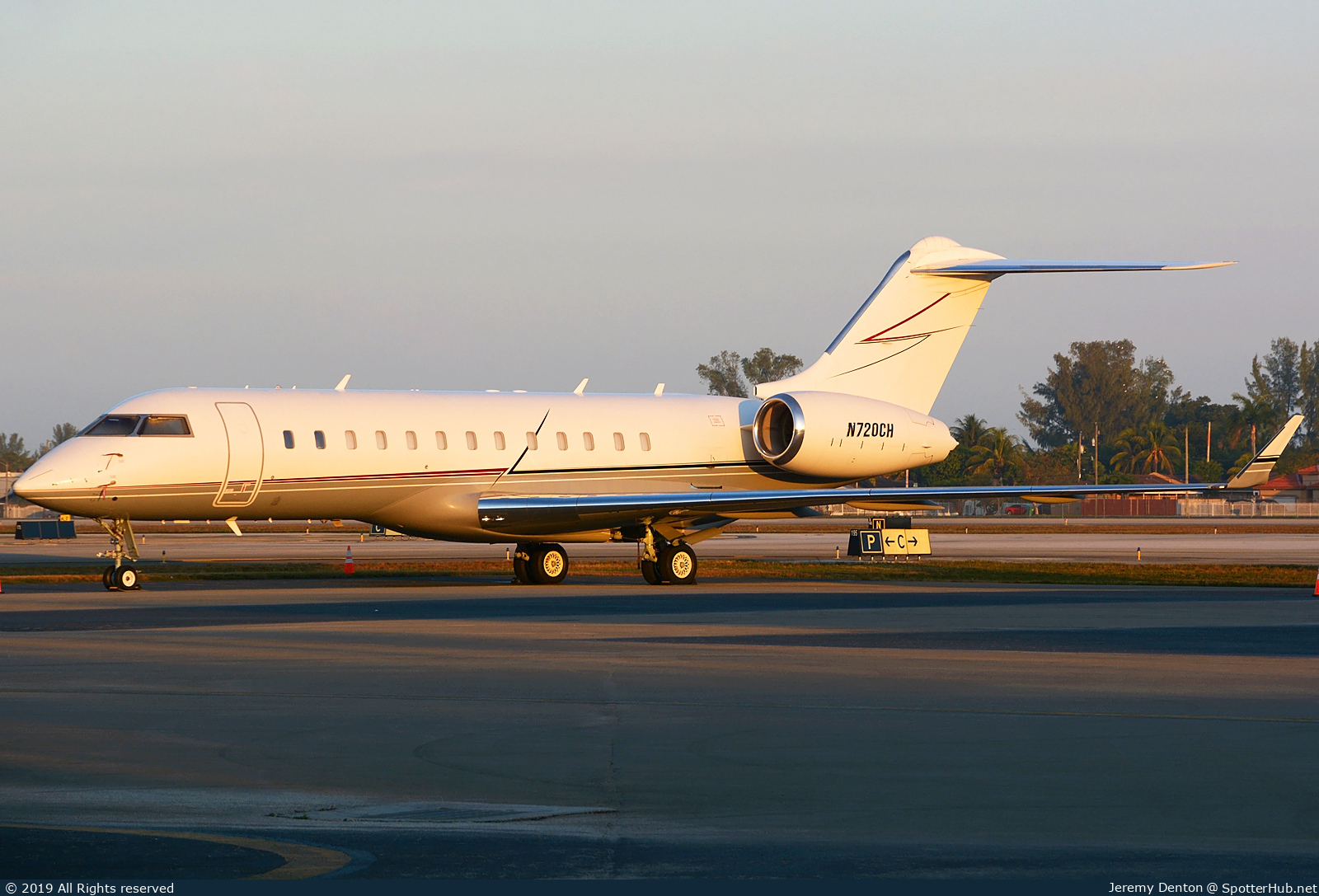 Photo of N720CH - Bombardier Global Express operated by Crescent Heights