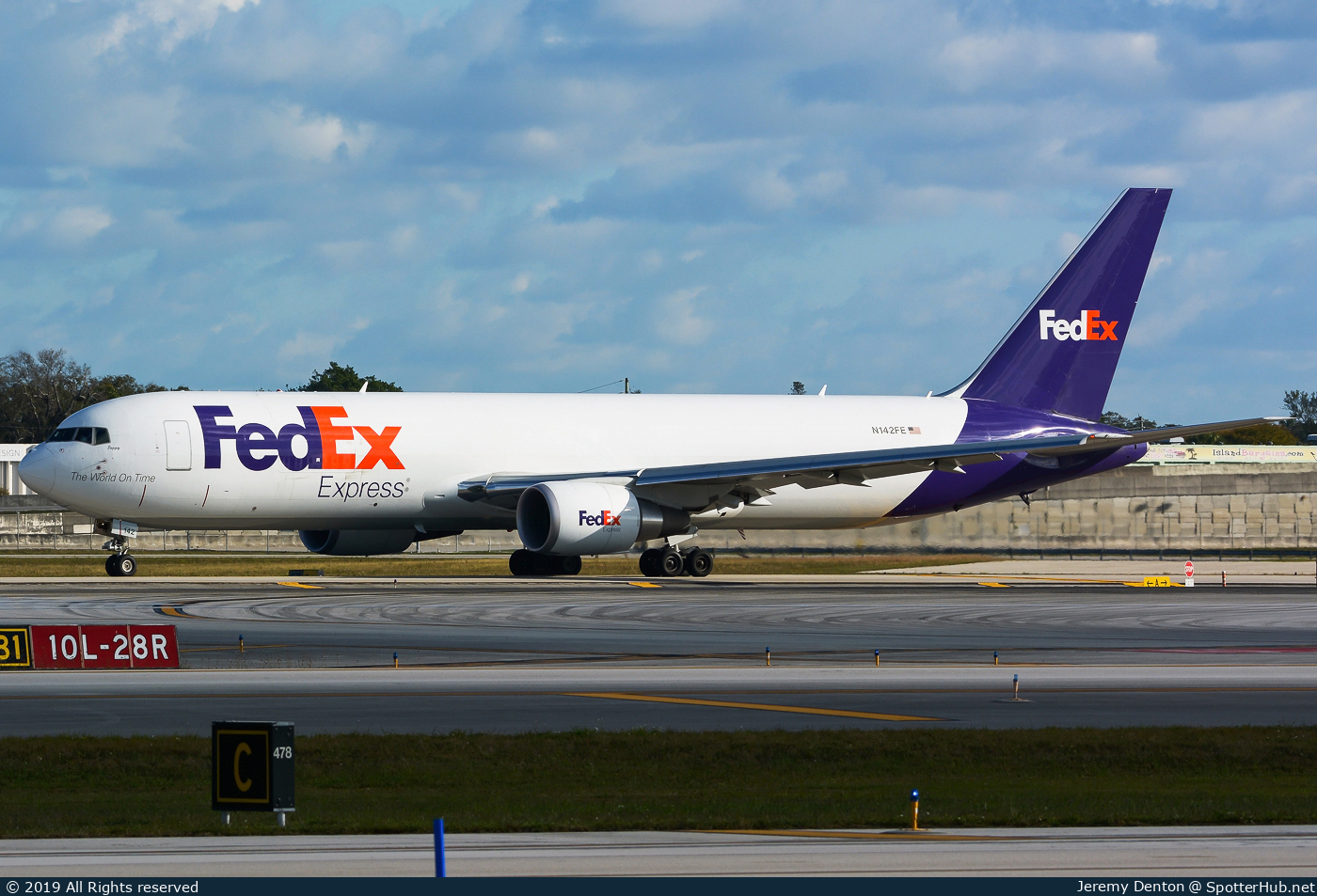 Photo of N142FE - Boeing 767-3S2F operated by FedEx