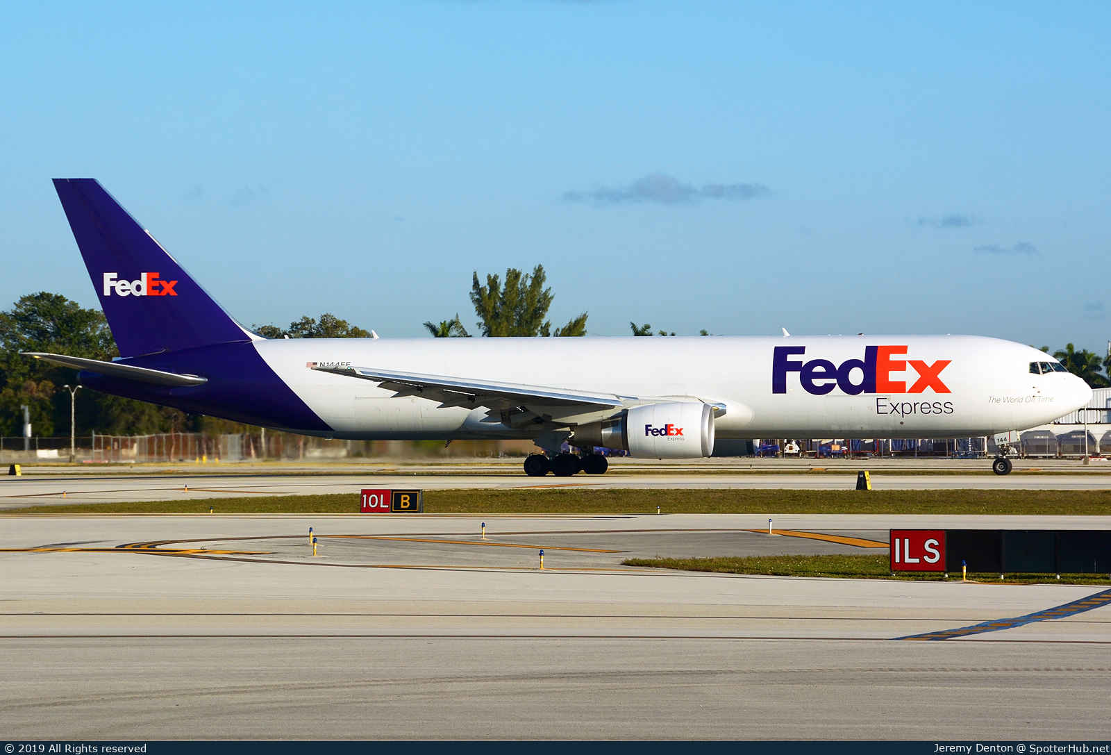Photo of N144FE - Boeing 767-3S2F operated by FedEx