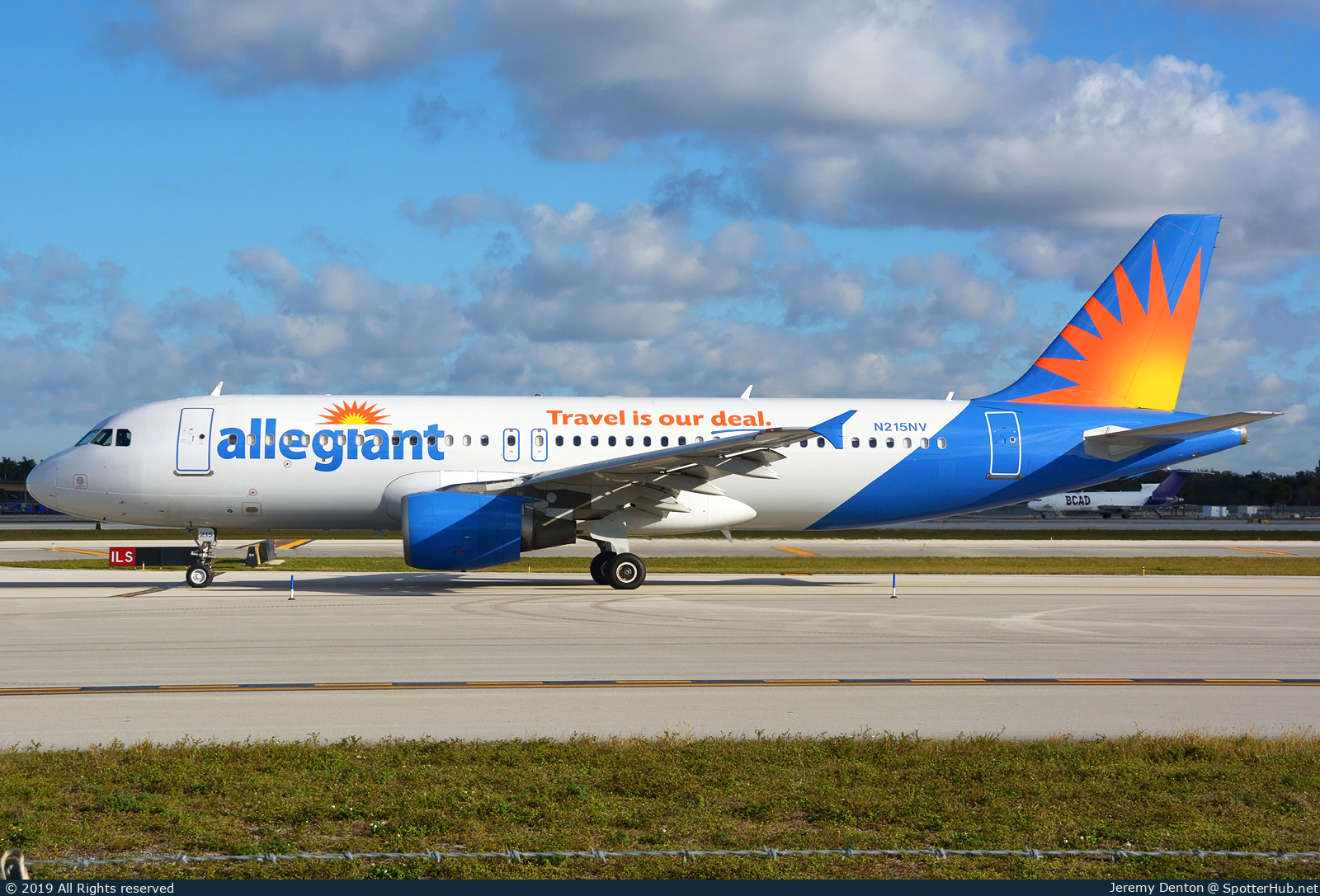 Photo of N215NV - Airbus A320-214 operated by Allegiant Air