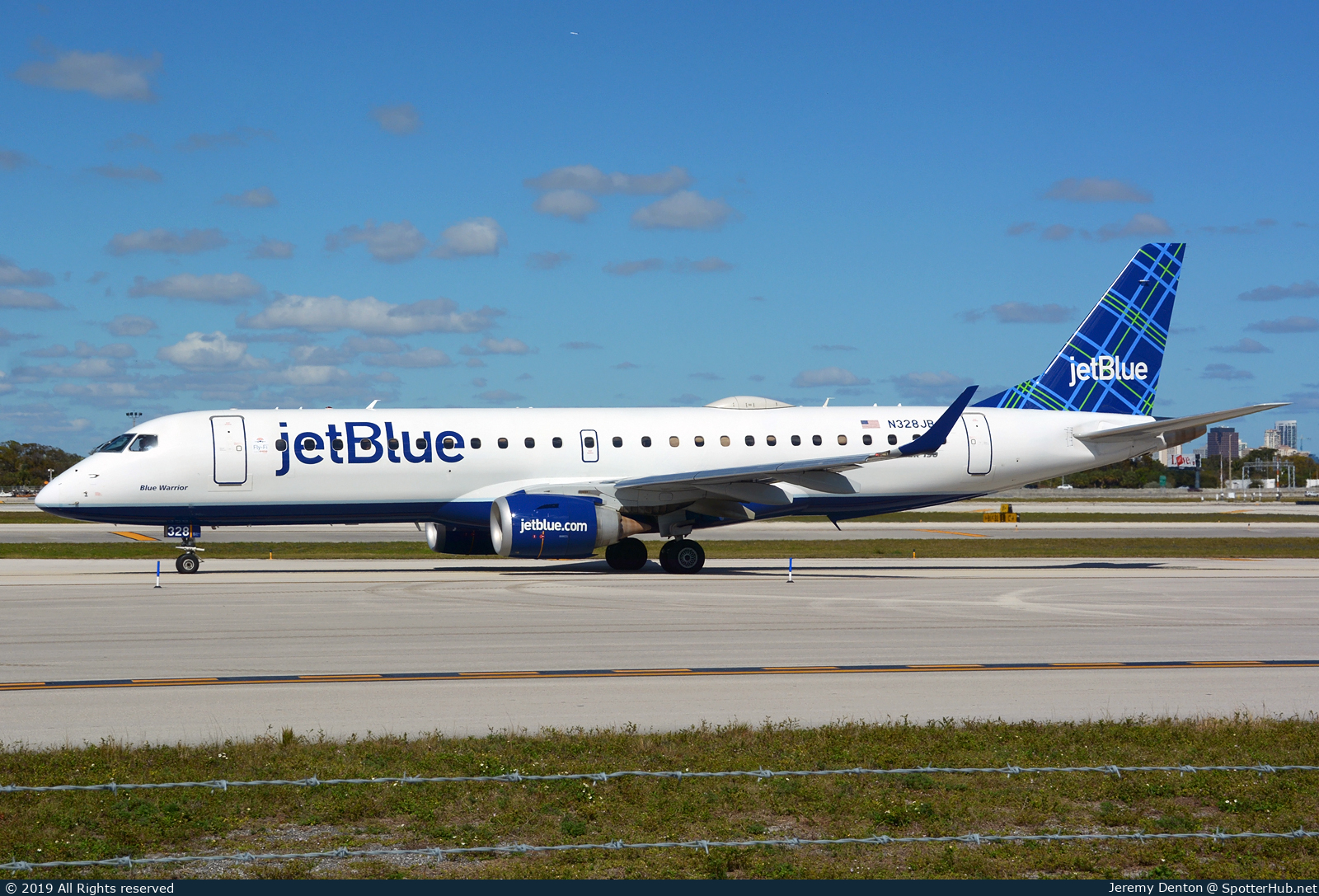 Photo of N328JB - Embraer ERJ-190AR operated by jetBlue Airways