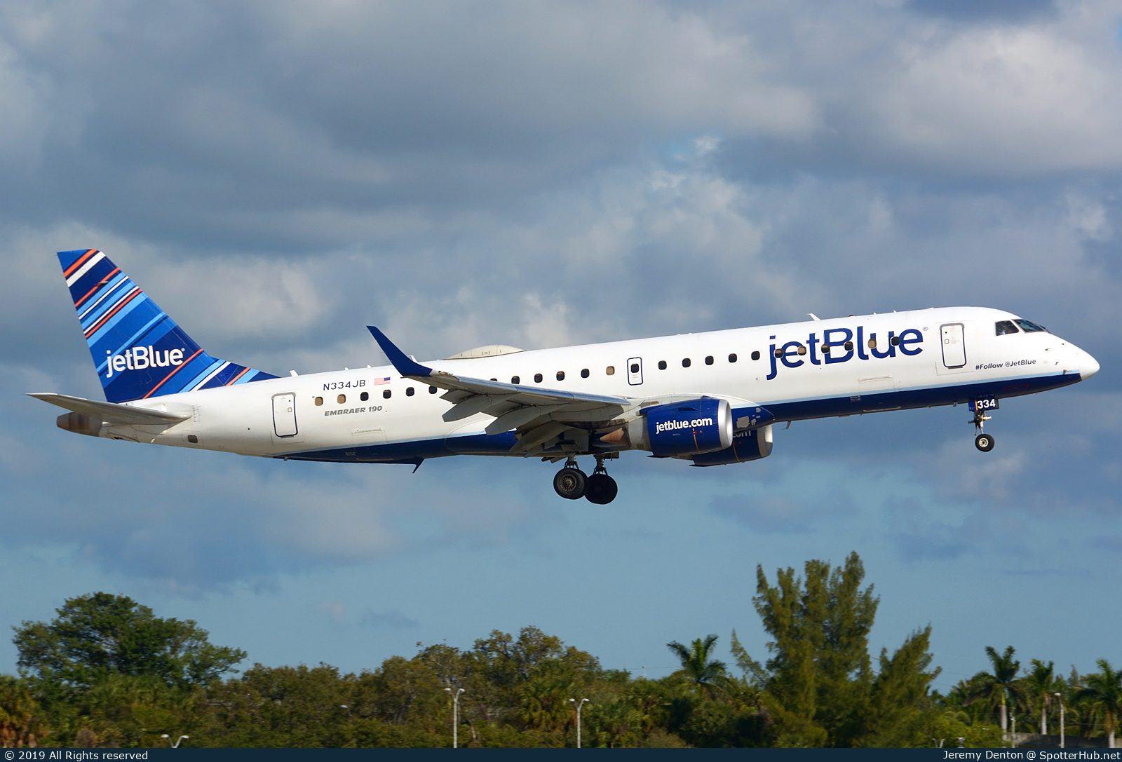 Photo of N334JB - Embraer ERJ-190AR operated by jetBlue Airways