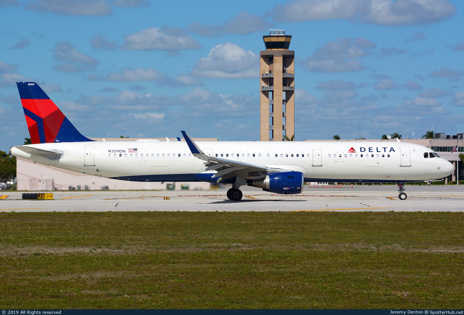 Photo of N359DN - Airbus A321-211 operated by Delta Air Lines