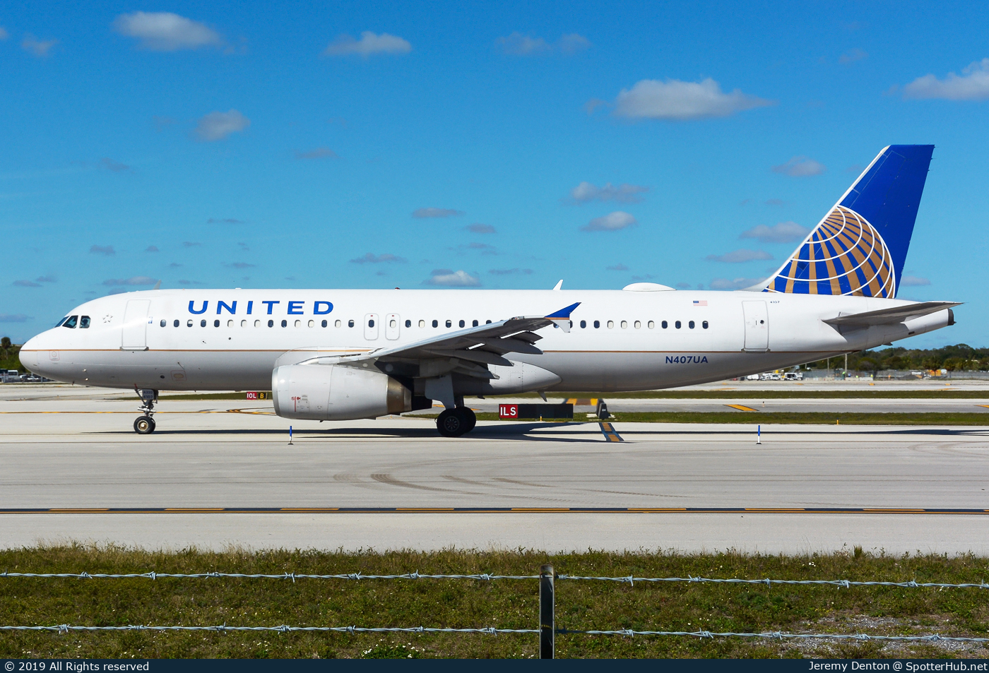 Photo of N407UA - Airbus A320-232 operated by United Airlines