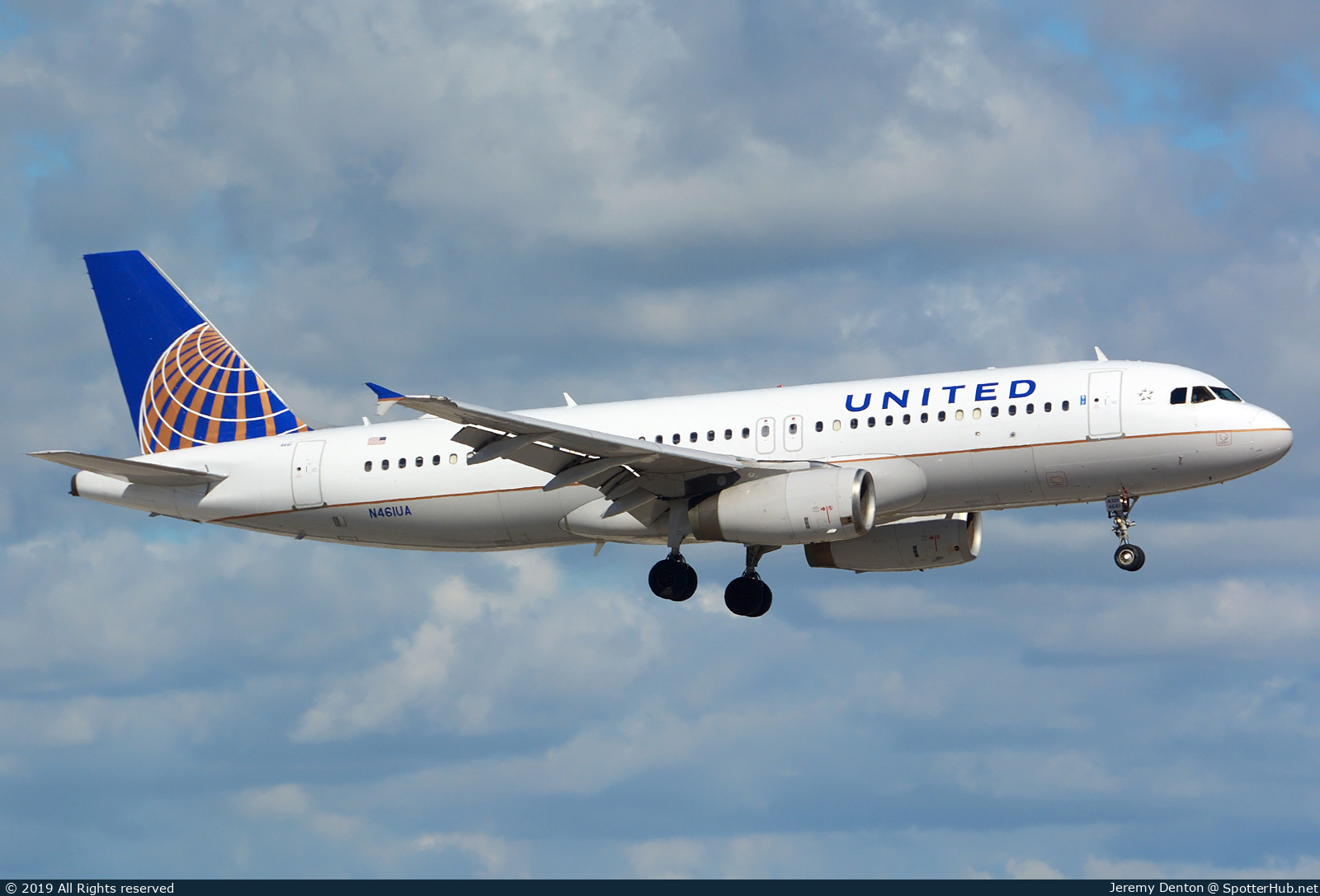 Photo of N461UA - Airbus A320-232 operated by United Airlines