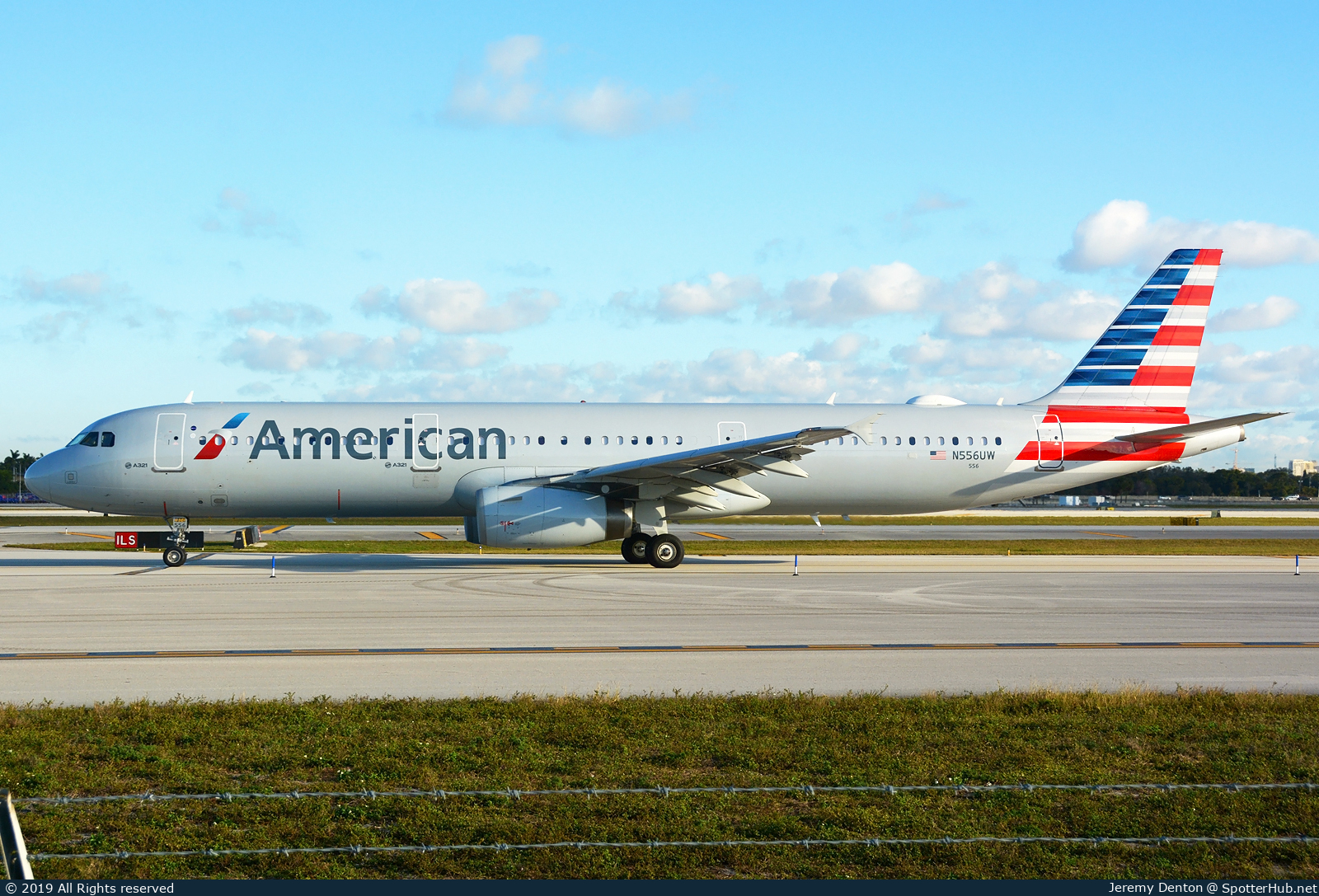 Photo of N556UW - Airbus A321-231 operated by American Airlines