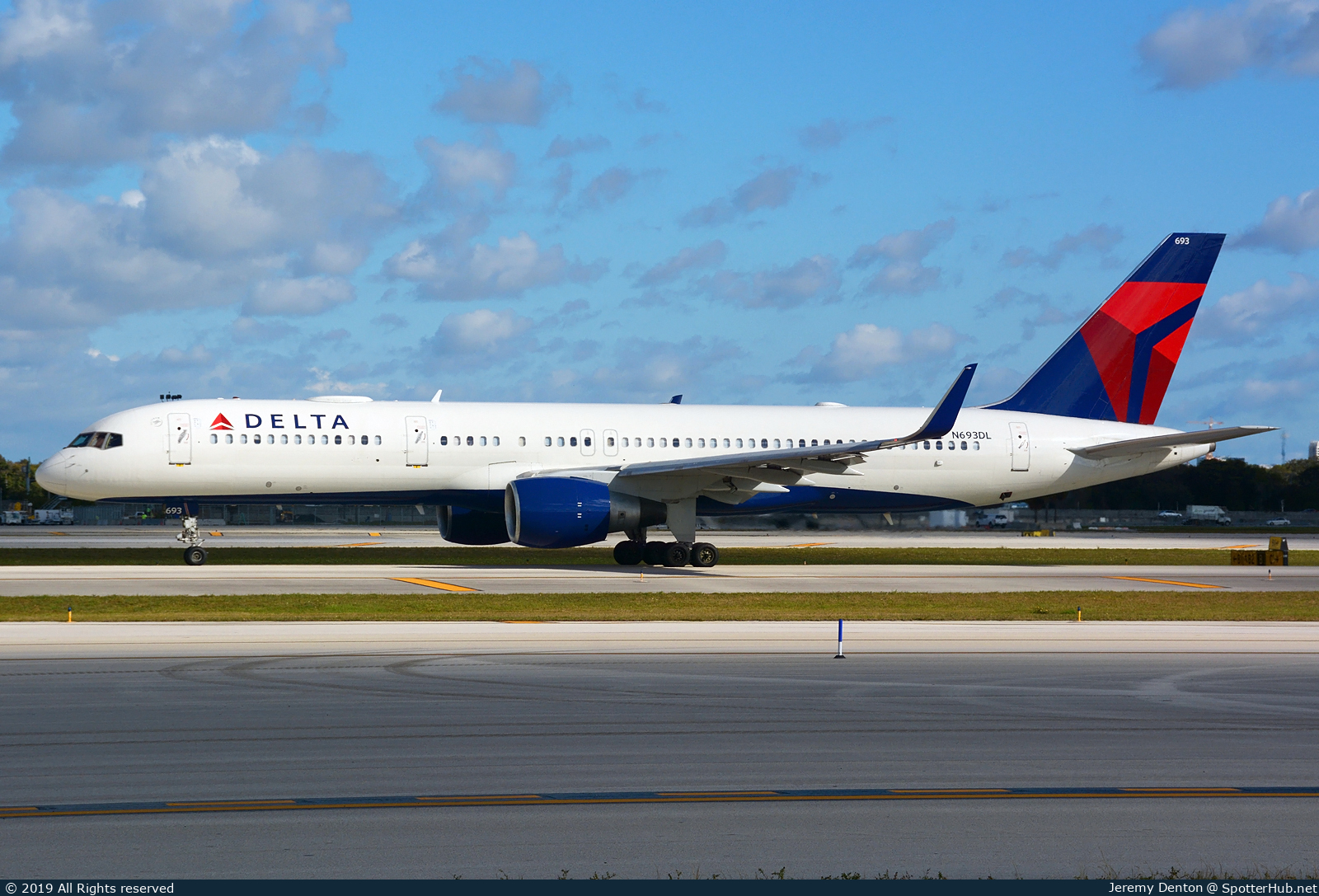 Photo of N693DL - Boeing 757-232 operated by Delta Air Lines