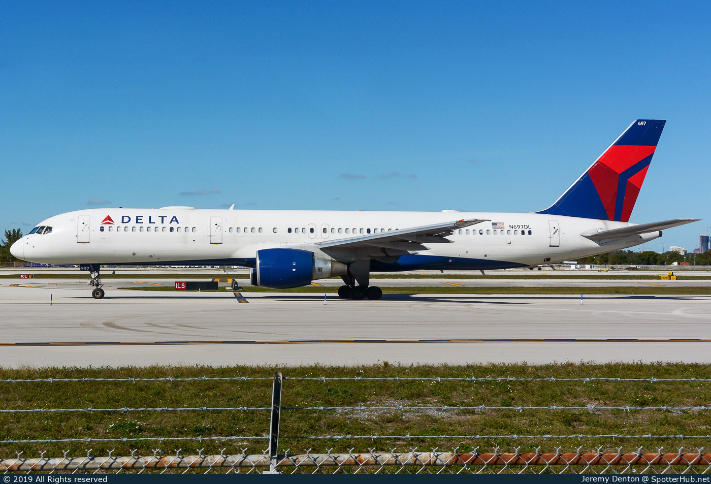 Photo of N697DL - Boeing 757-232 operated by Delta Air Lines
