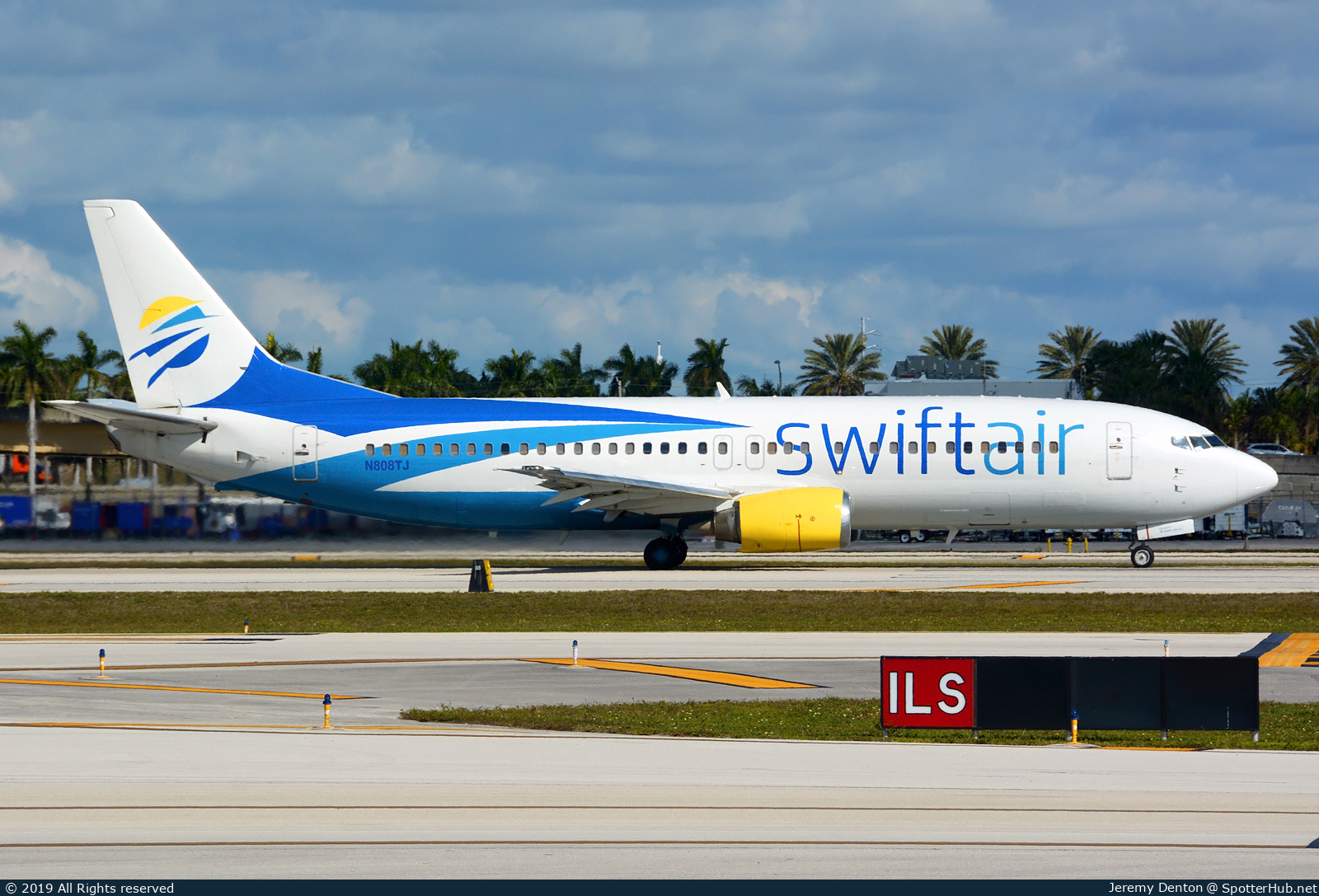 Photo of N808TJ - Boeing 737-4Q8 operated by Swift Air