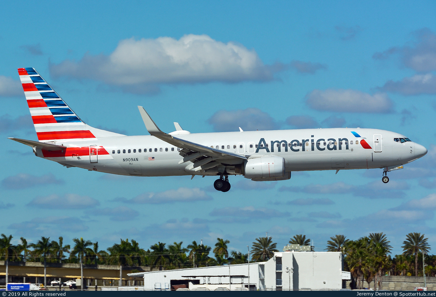 Photo of N909AN - Boeing 737-823 operated by American Airlines