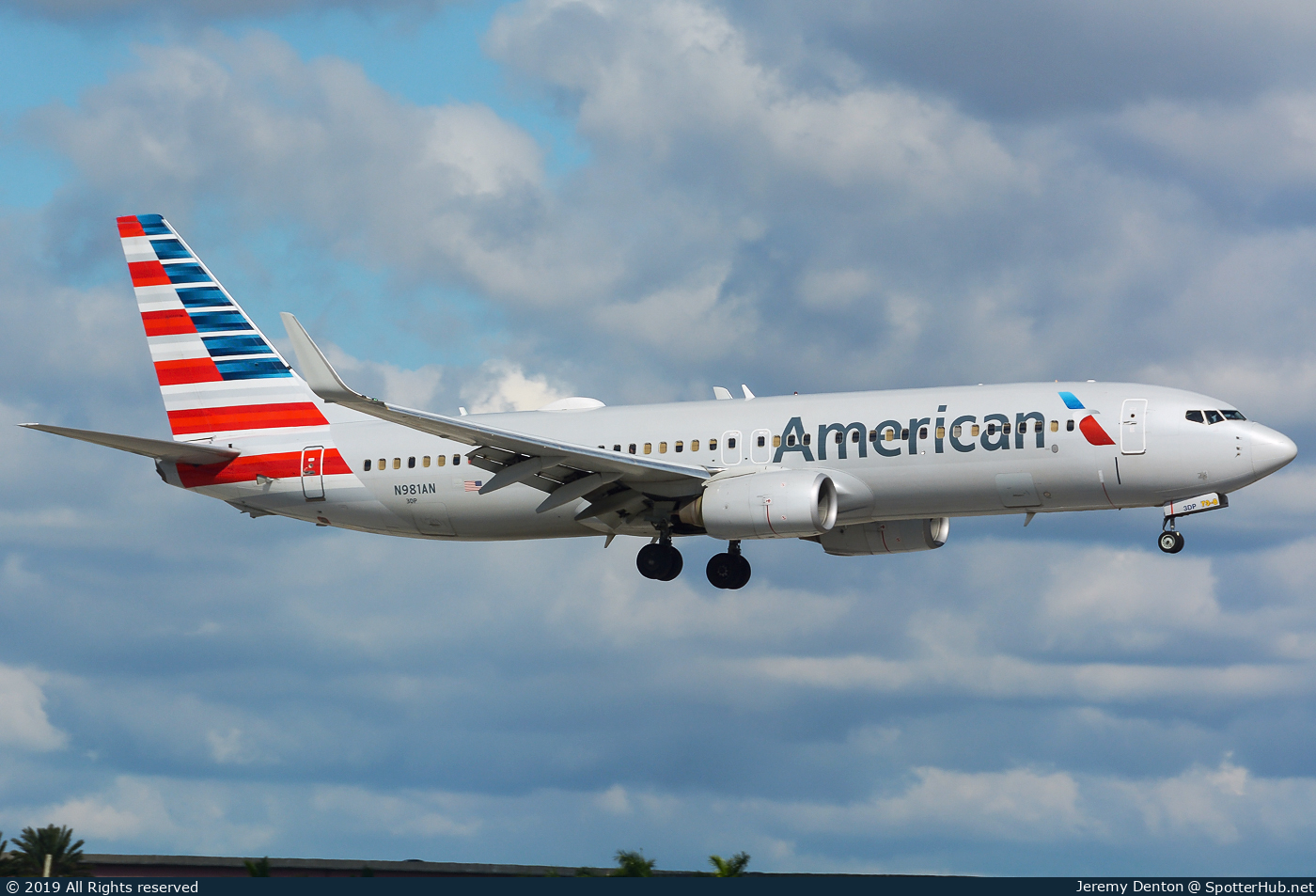 Photo of N981AN - Boeing 737-823 operated by American Airlines