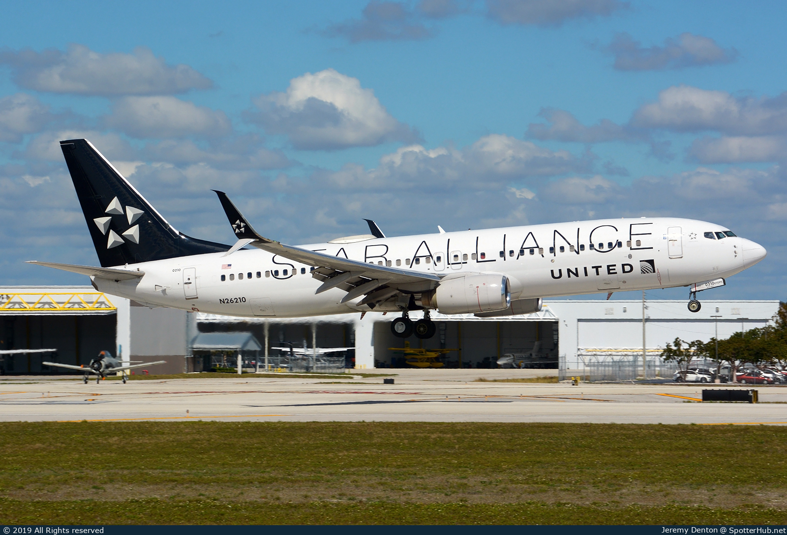 Photo of N26210 - Boeing 737-824 operated by United Airlines
