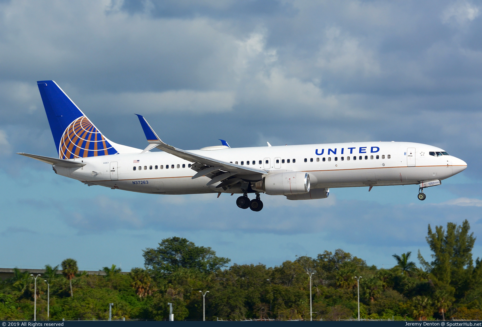 Photo of N37263 - Boeing 737-824 operated by United Airlines