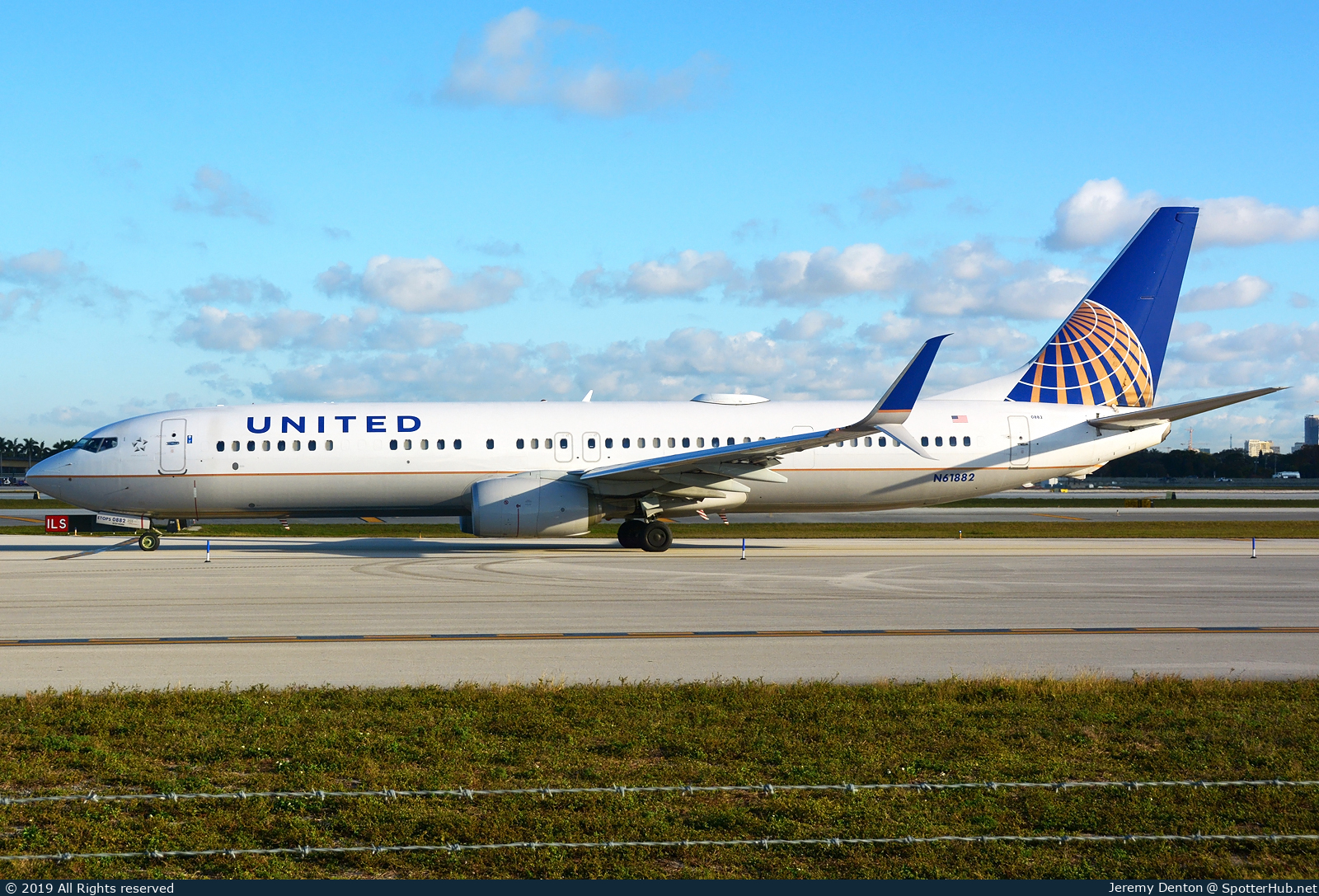 Photo of N61882 - Boeing 737-924(ER) operated by United Airlines