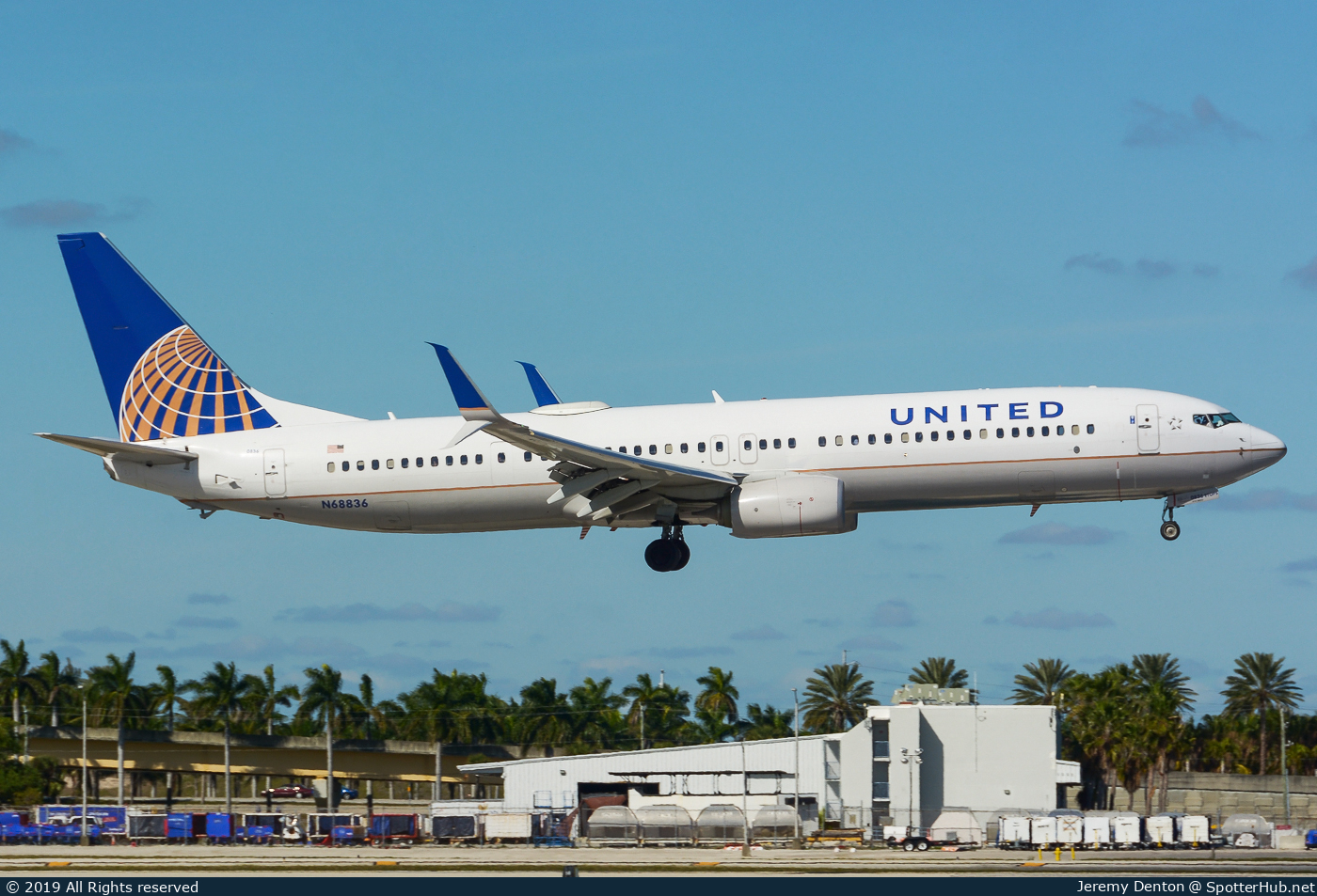 Photo of N68836 - Boeing 737-924(ER) operated by United Airlines