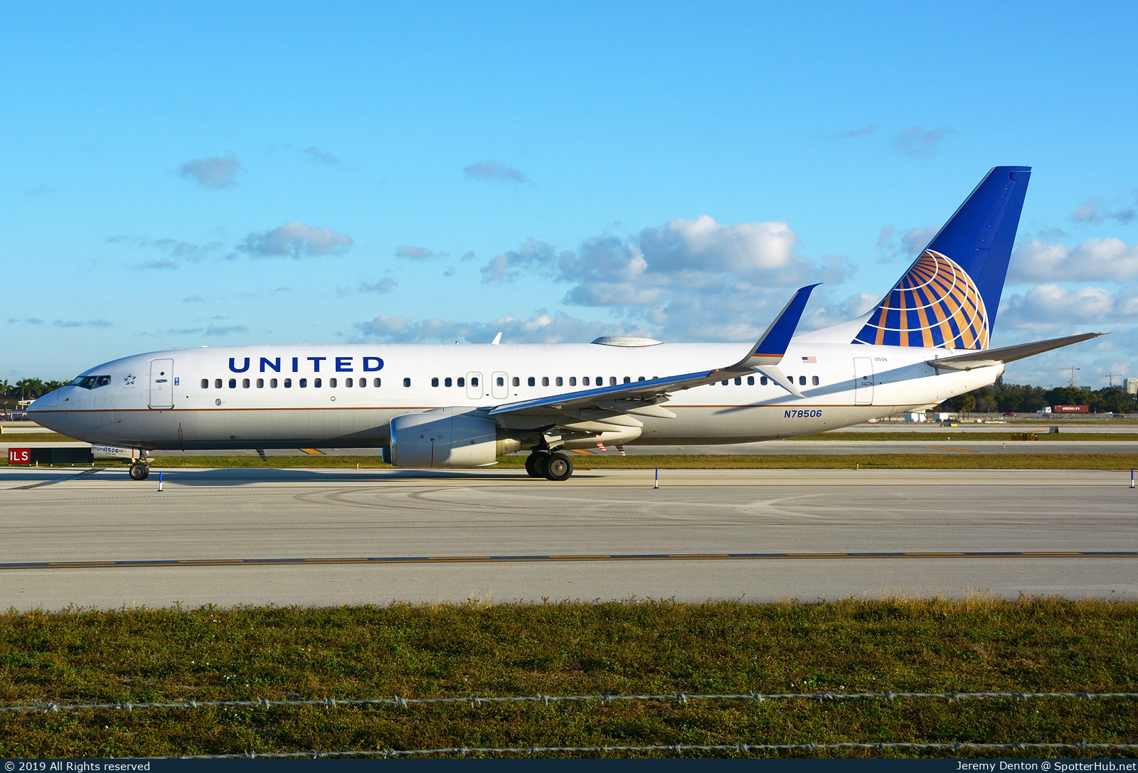 Photo of N78506 - Boeing 737-824 operated by United Airlines
