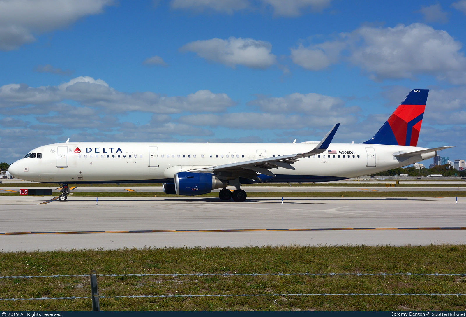 Photo of N305DN - Airbus A321-211 operated by Delta Air Lines