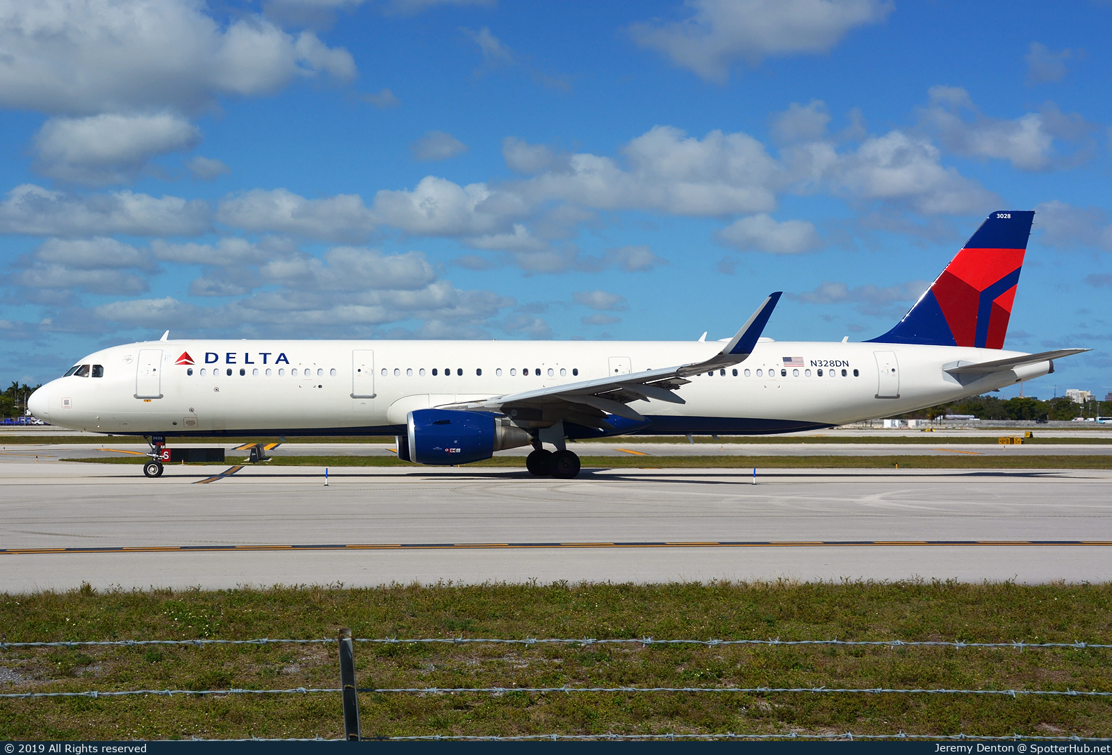 Photo of N328DN - Airbus A321-211 operated by Delta Air Lines