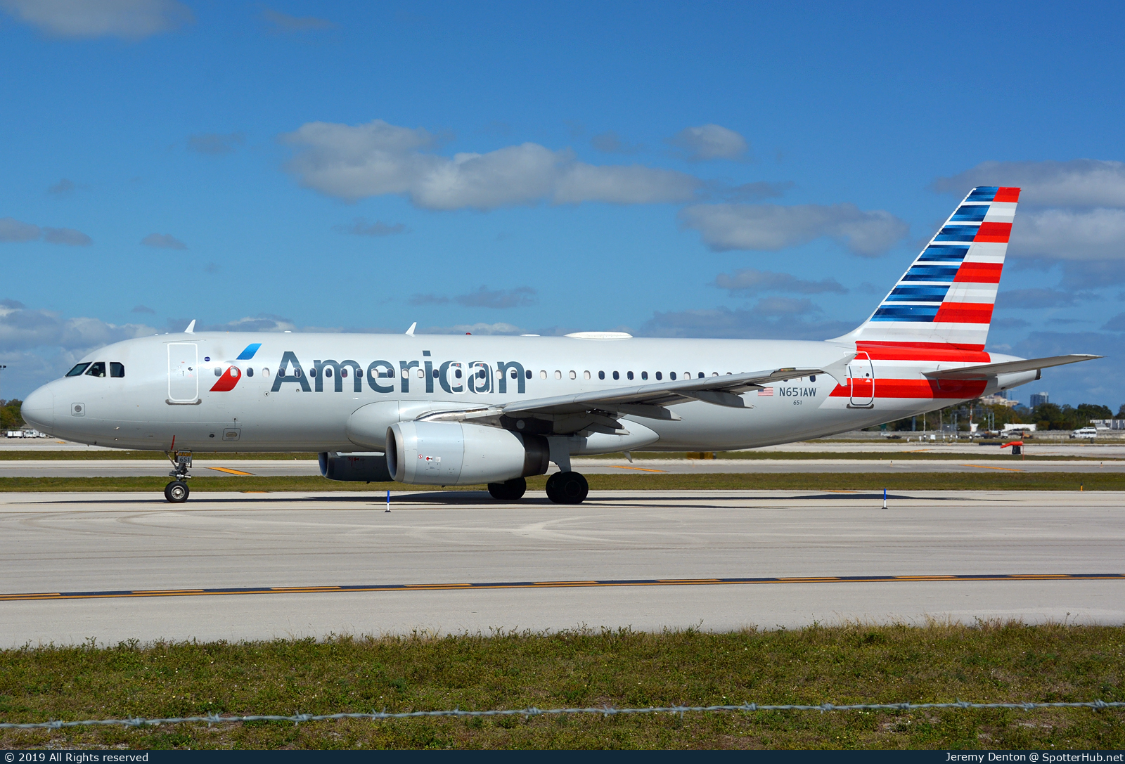 Photo of N651AW - Airbus A320-232 operated by American Airlines