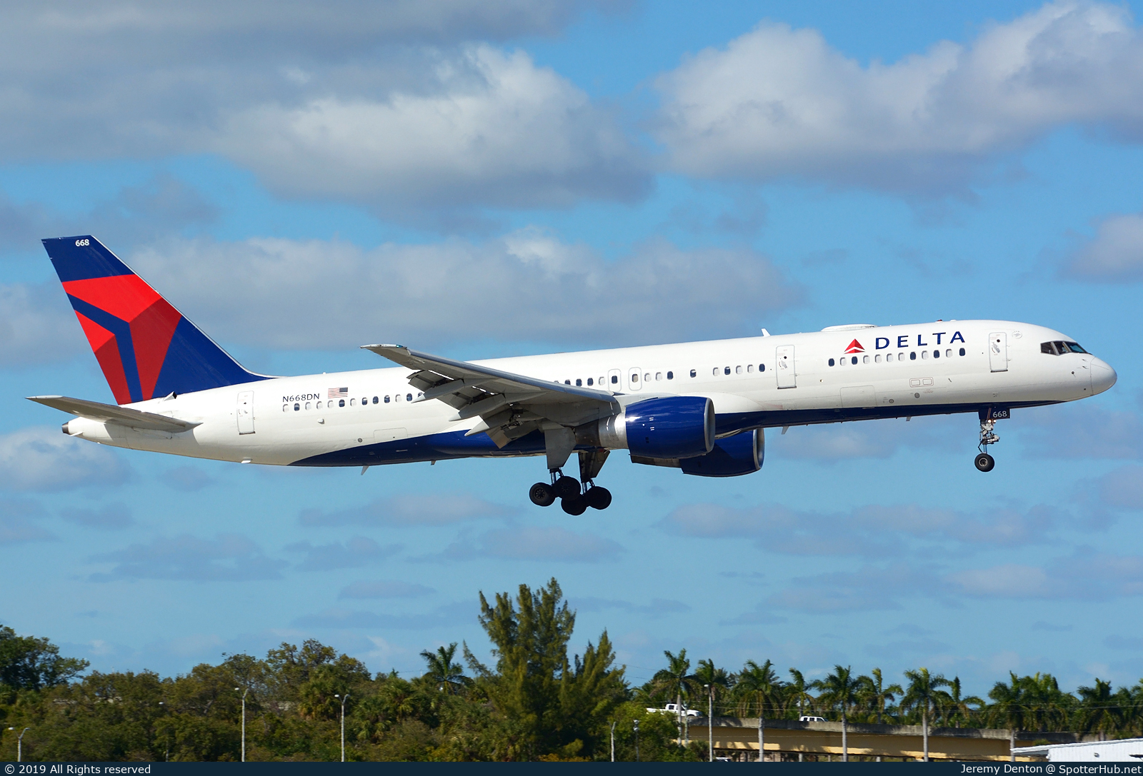 Photo of N668DN - Boeing 757-232 operated by Delta Air Lines