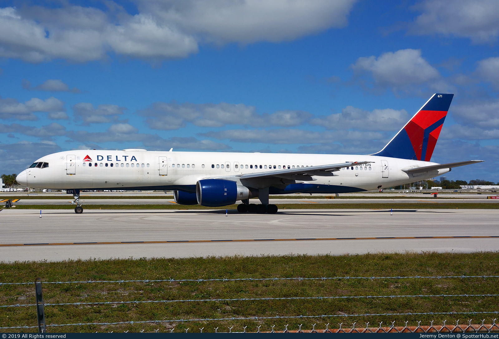 Photo of N671DN - Boeing 757-232 operated by Delta Air Lines