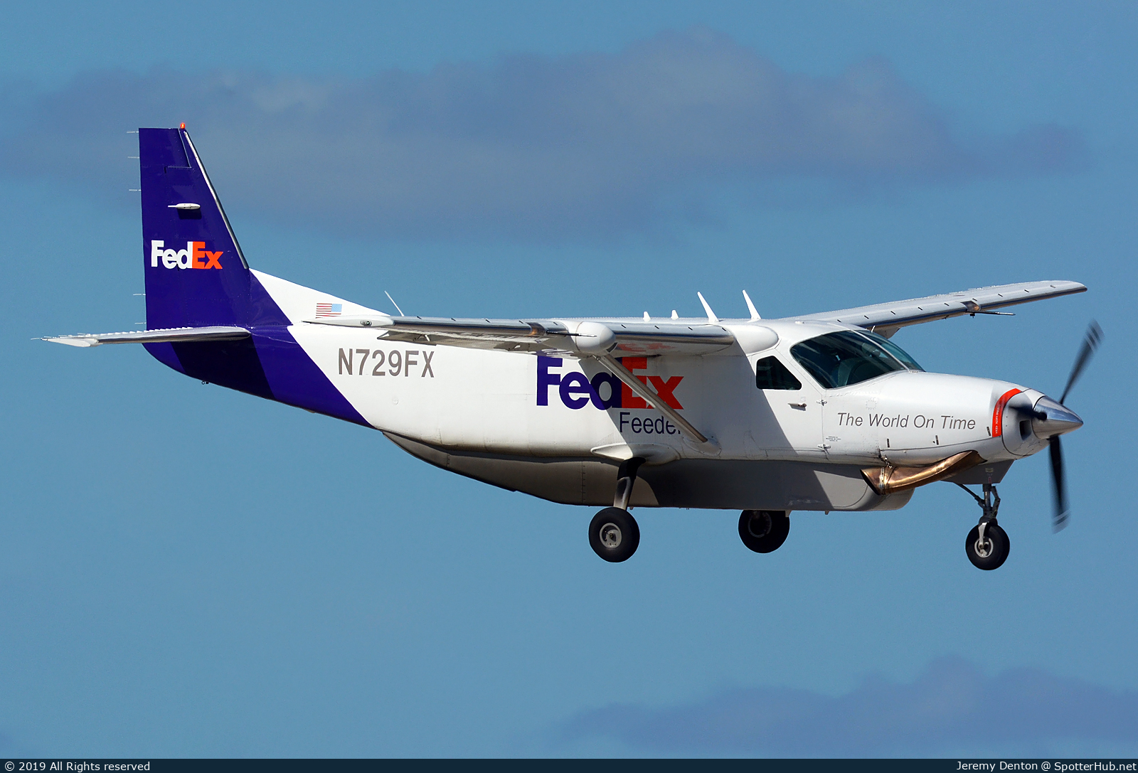 Photo of N729FX - Cessna 208B Super Cargomaster operated by FedEx Feeder (opb Mountain Air Cargo)