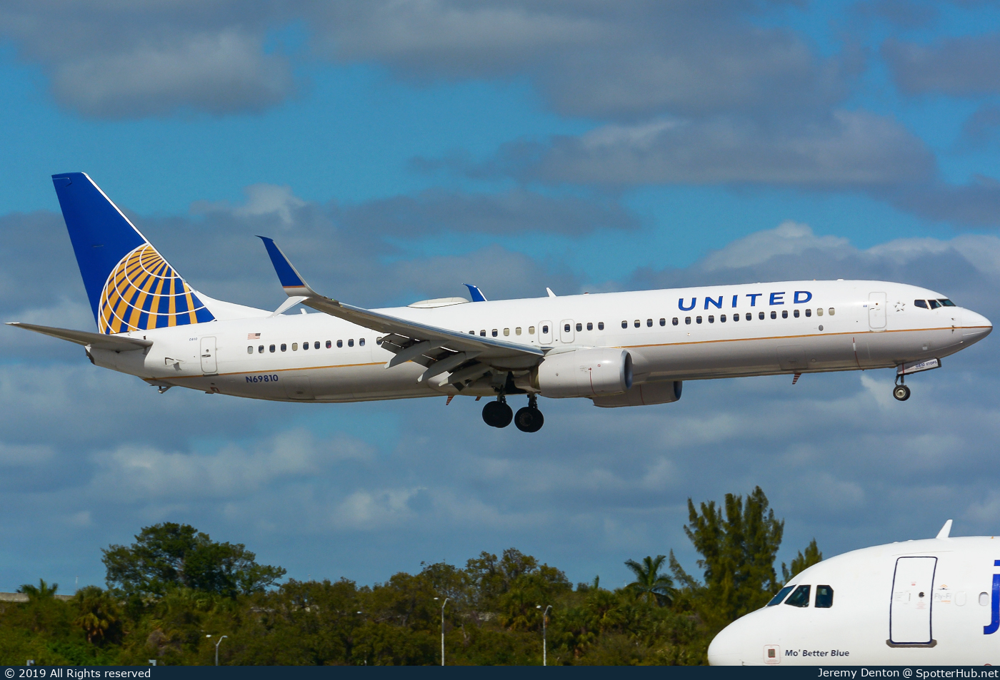 Photo of N69810 - Boeing 737-924(ER) operated by United Airlines