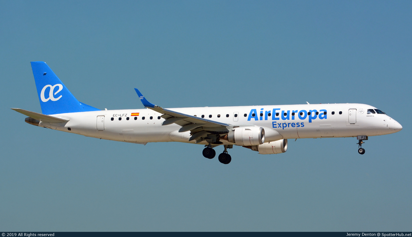Photo of EC-LFZ - Embraer ERJ-195LR operated by Air Europa Express (opb Aeronova)