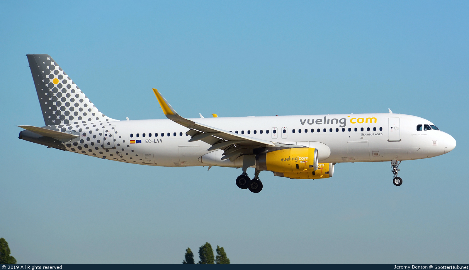 Photo of EC-LVV - Airbus A320-232 operated by Vueling
