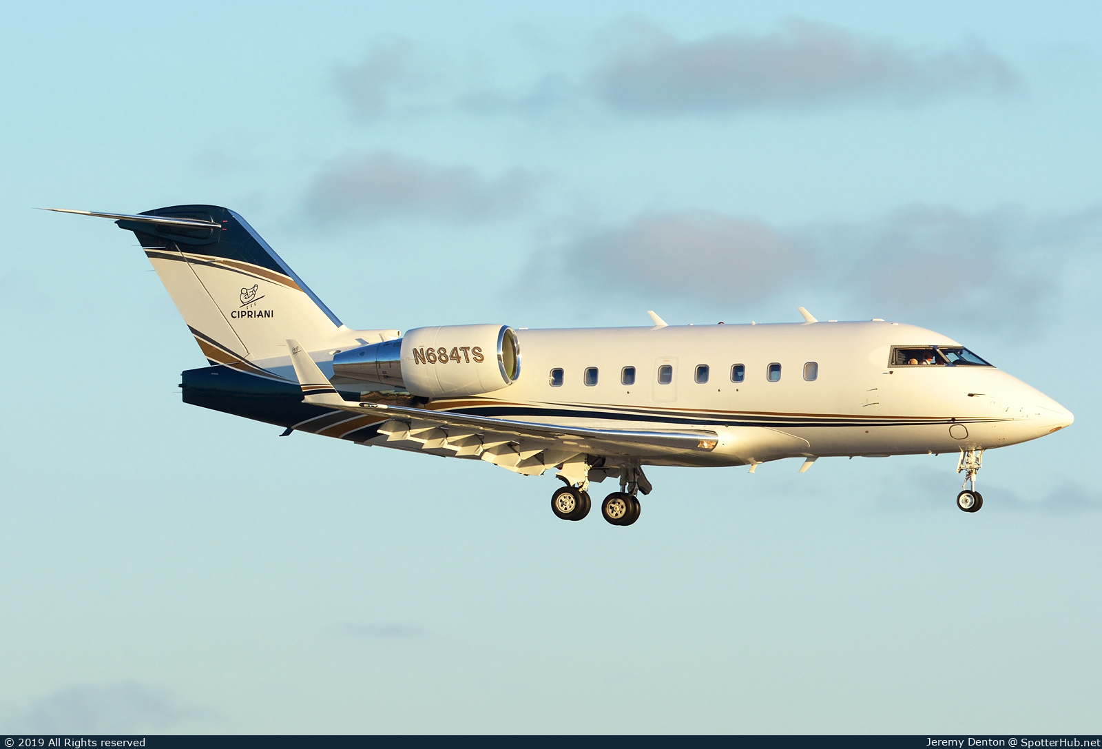 Photo of N684TS - Bombardier Challenger 604 operated by Cipriani USA
