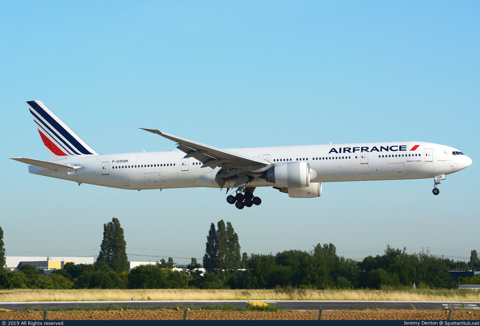 Photo of F-GSQR - Boeing 777-328(ER) operated by Air France