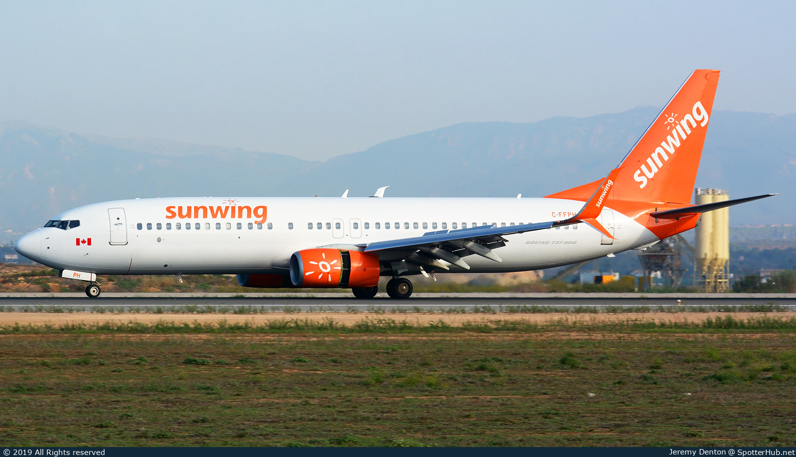 Photo of C-FFPH - Boeing 737-81D operated by Sunwing Airlines