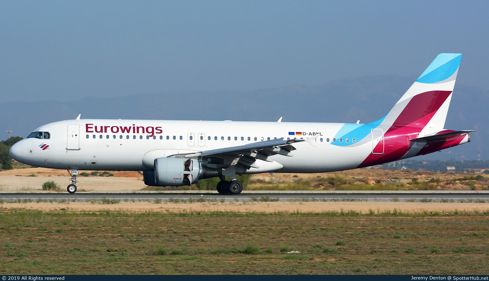 Photo of D-ABNL - Airbus A320-214 operated by Eurowings