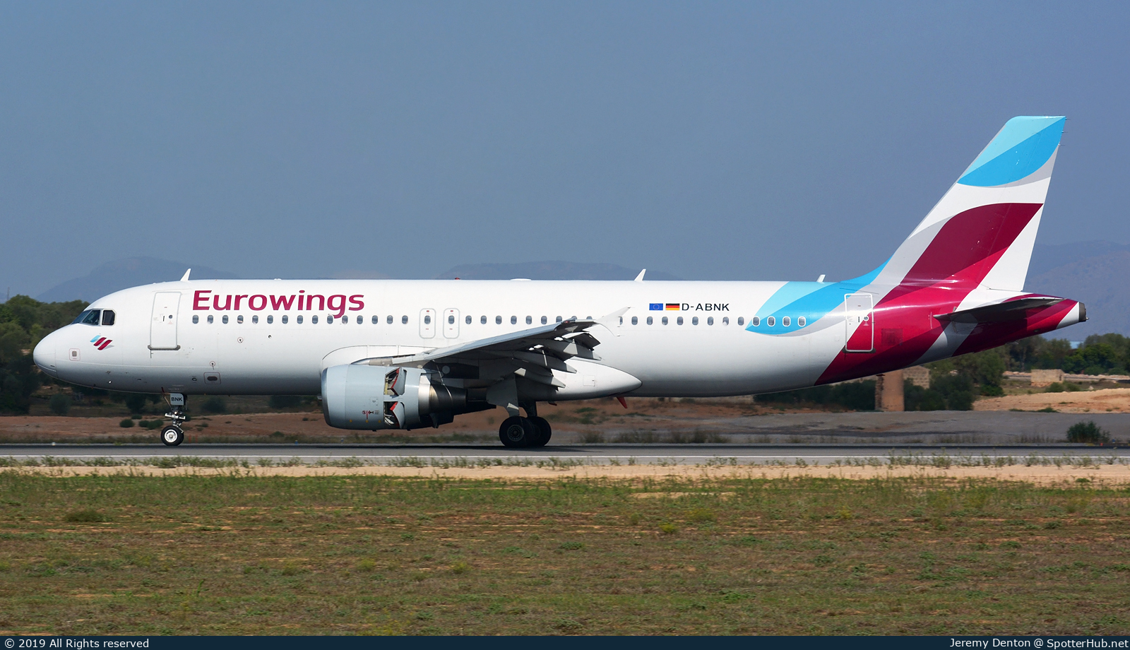 Photo of D-ABNK - Airbus A320-214 operated by Eurowings